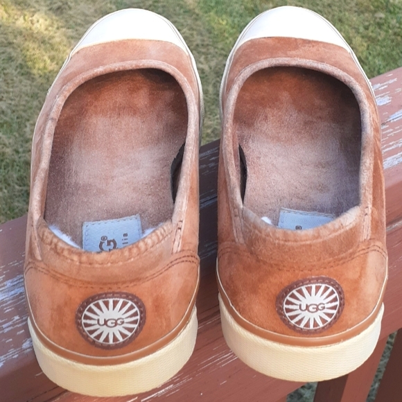 UGG suade slip ons sz 6 1/2 women - Picture 6 of 12